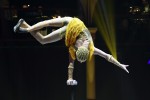 6è Festival Internacional del circ - - Elefant d'Or - - Ciutat de Figueres Espectacle vermell · Vlasislava Naraieva · Equilibris sobre bastons · Ucraïna
