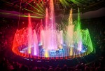 Gran Circ de Nadal de Girona sobre aigua 2 Fonts sincronitzades multicolors a la cloenda de l'espectacle