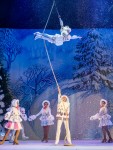 Gran Circo de Navidad de Girona sobre hielo 3 Ksenia Krut - Cuerda vertical - Bielorusia